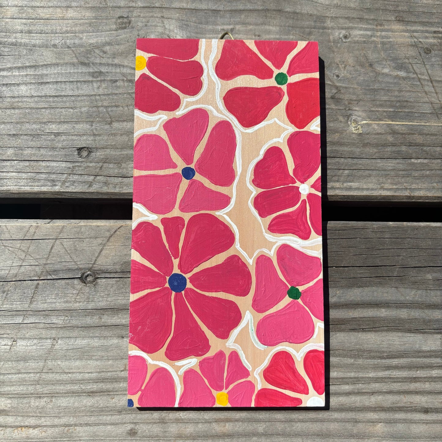 Handgemaltes Wandbild mit Blumenmuster