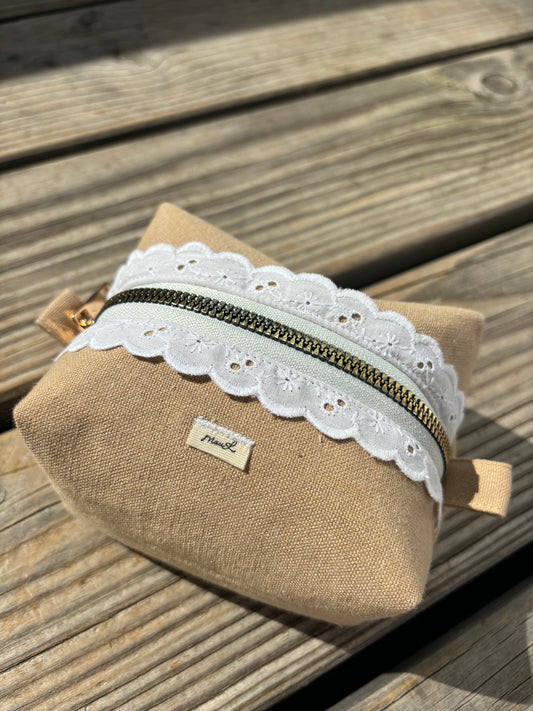 Kleine beige Kulturtasche
