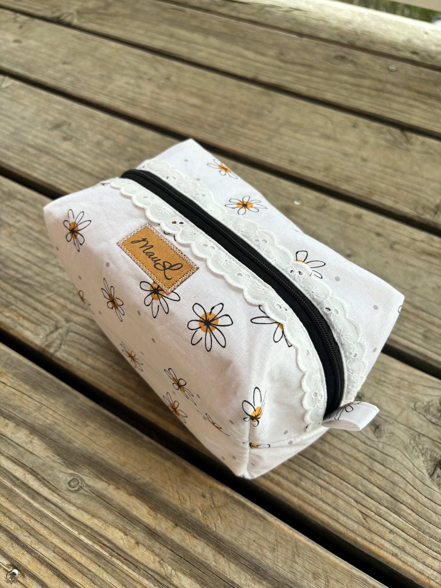 Große Kulturtasche mit Gänseblümchen